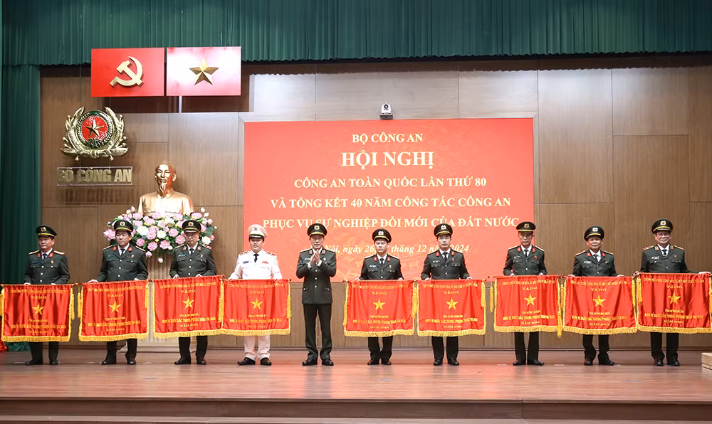 Thăng cấp bậc hàm cấp Tướng, trao phần thưởng cao quý của Đảng, Nhà nước tặng các tập thể, cá nhân -2