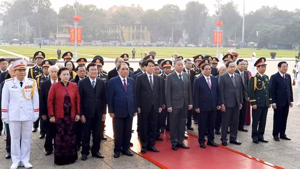 Lãnh đạo Đảng, Nhà nước, Quân ủy Trung ương, Bộ Quốc phòng vào Lăng viếng Chủ tịch Hồ Chí Minh