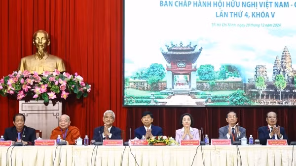 Vun đắp hơn nữa quan hệ hữu nghị truyền thống Việt Nam - Campuchia