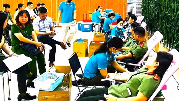 Hơn 100 CBCS Công an TP Hồ Chí Minh hiến máu cứu người