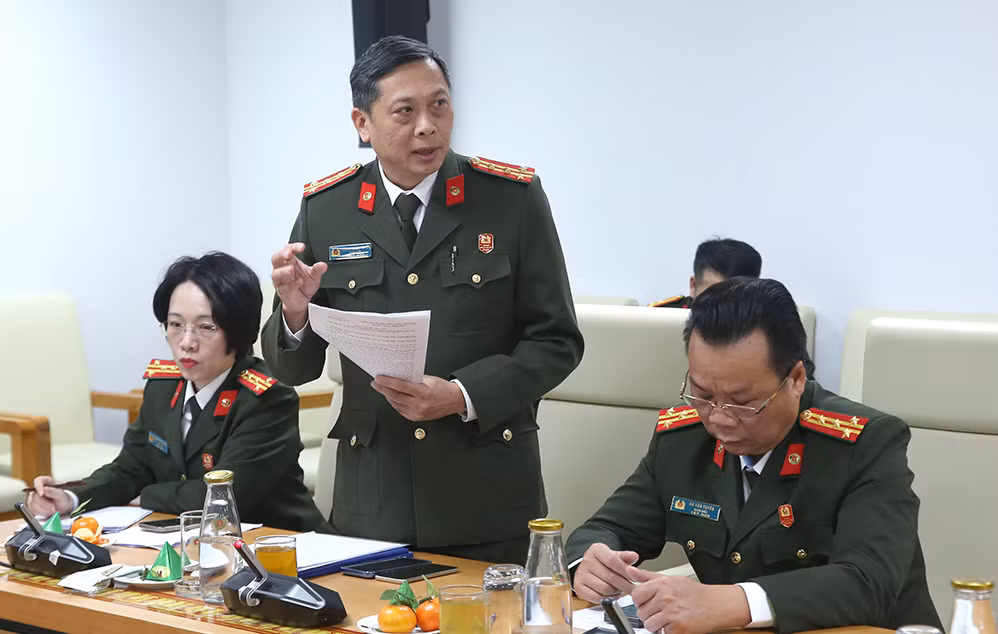Đại biểu thảo luận tại Tổ 3.