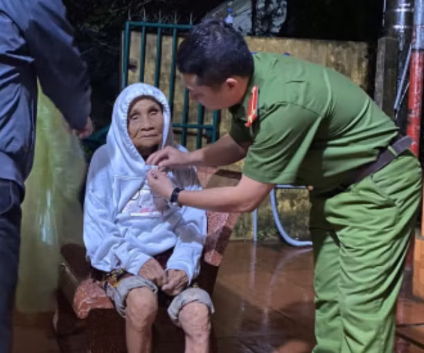 Biểu dương tinh thần trách nhiệm của Công an xã ở Quảng Ngãi -0