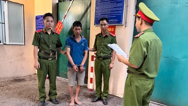 Khởi tố đối tượng chống đối đo nồng độ cồn, dùng dao tấn công Đại úy Công an