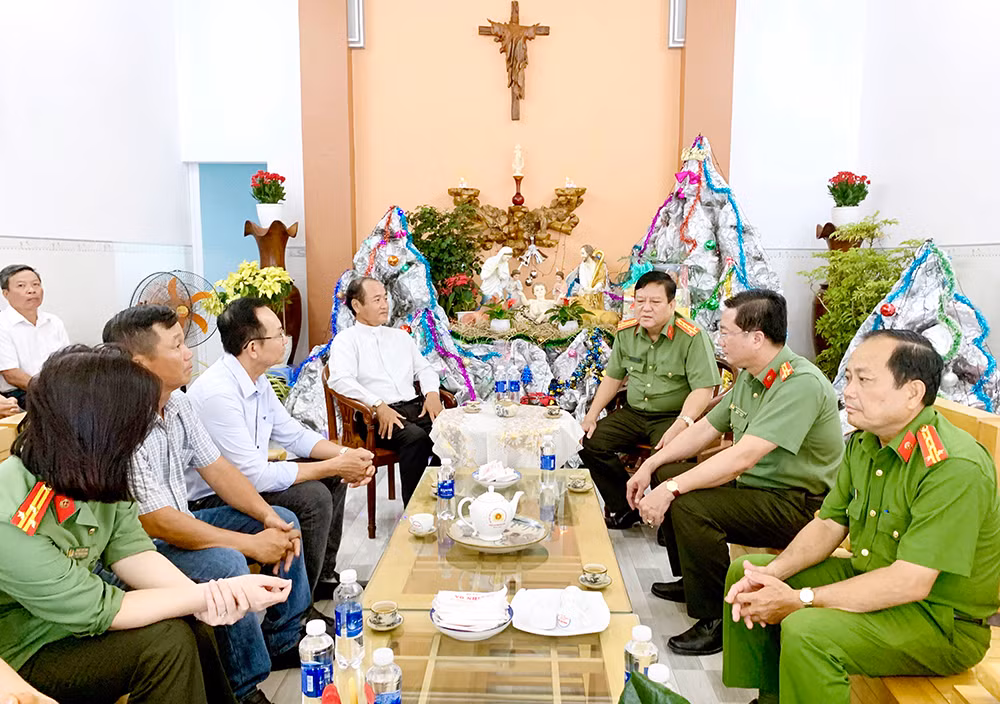 Đồng bào lương, giáo chung tay xây dựng quê hương -0