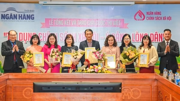 Trao giải Cuộc thi viết “Tín dụng Chính sách Xã hội – Ý Đảng Lòng Dân”