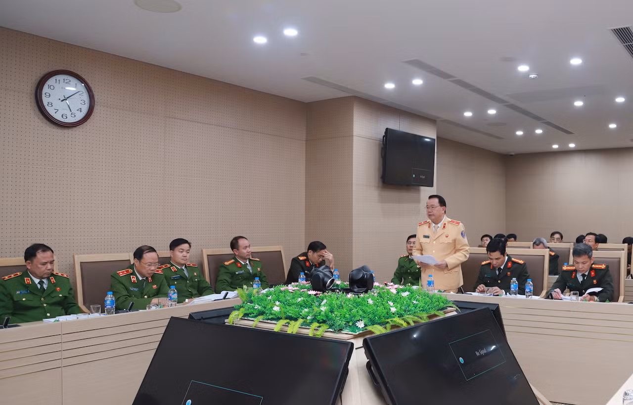 Đại biểu thảo luận tại Tổ 5.