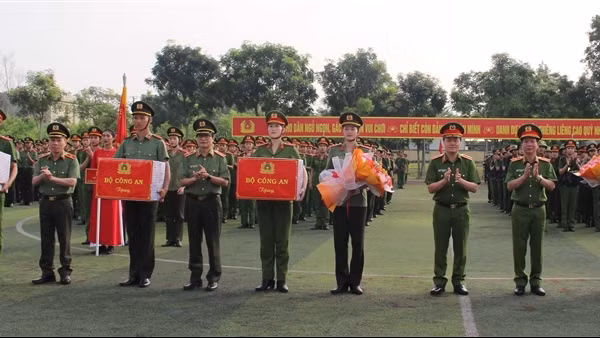Ra quân huấn luyện diễu binh, diễu hành kỷ niệm 50 năm Ngày Giải phóng miền Nam