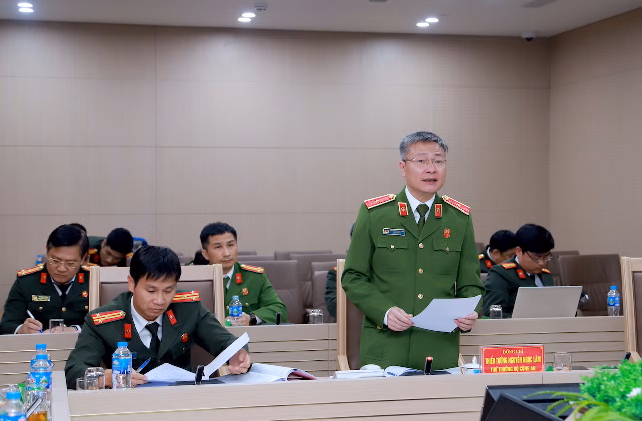 Thứ trưởng Nguyễn Ngọc Lâm điều hành thảo luận tại Tổ 5.