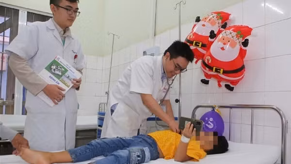 Cứu sống cháu bé 8 tuổi ngưng tim, ngưng thở do ngộ độc thuốc trừ sâu