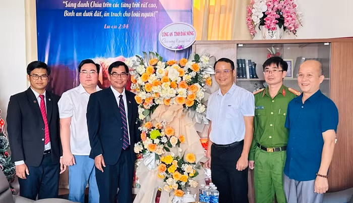 Đồng bào Công giáo ở Tây Nguyên háo hức đón Giáng sinh -0