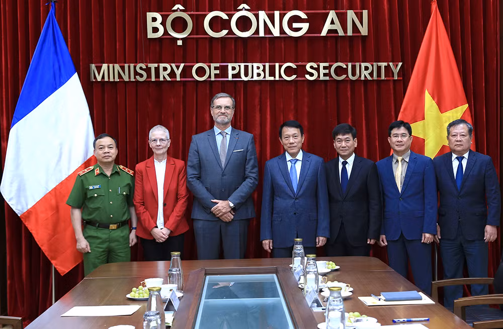 Phát triển chặt chẽ và toàn diện hơn quan hệ với các cơ quan thực thi pháp luật Cộng hòa Pháp -0