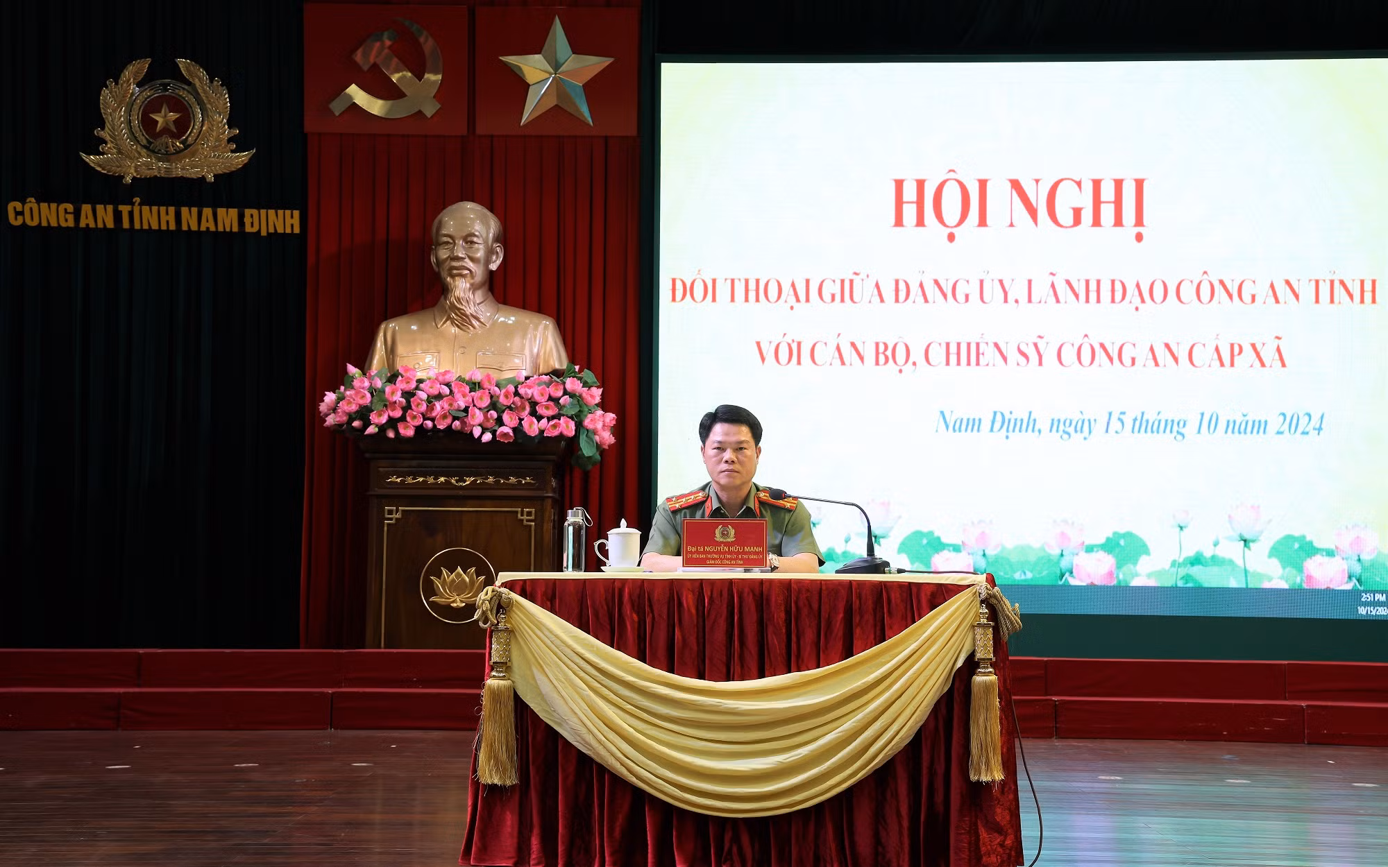 đồng chí đại tá nguyễn hữu mạnh, giám đốc công an tỉnh điều hành phần đối thoại.jpg -0