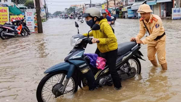Triều cường vượt báo động III, gây ngập nhiều nơi tại Cần Thơ