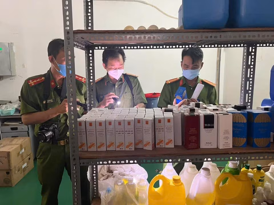 Cuộc sống của người dân luôn bị ám ảnh về độc chất -0