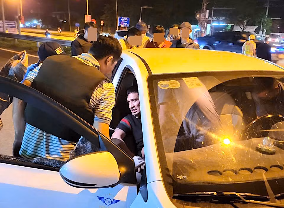 Bắt quả tang “Bố già” đưa ma túy từ TP Hồ Chí Minh ra miền Trung tiêu thụ -0