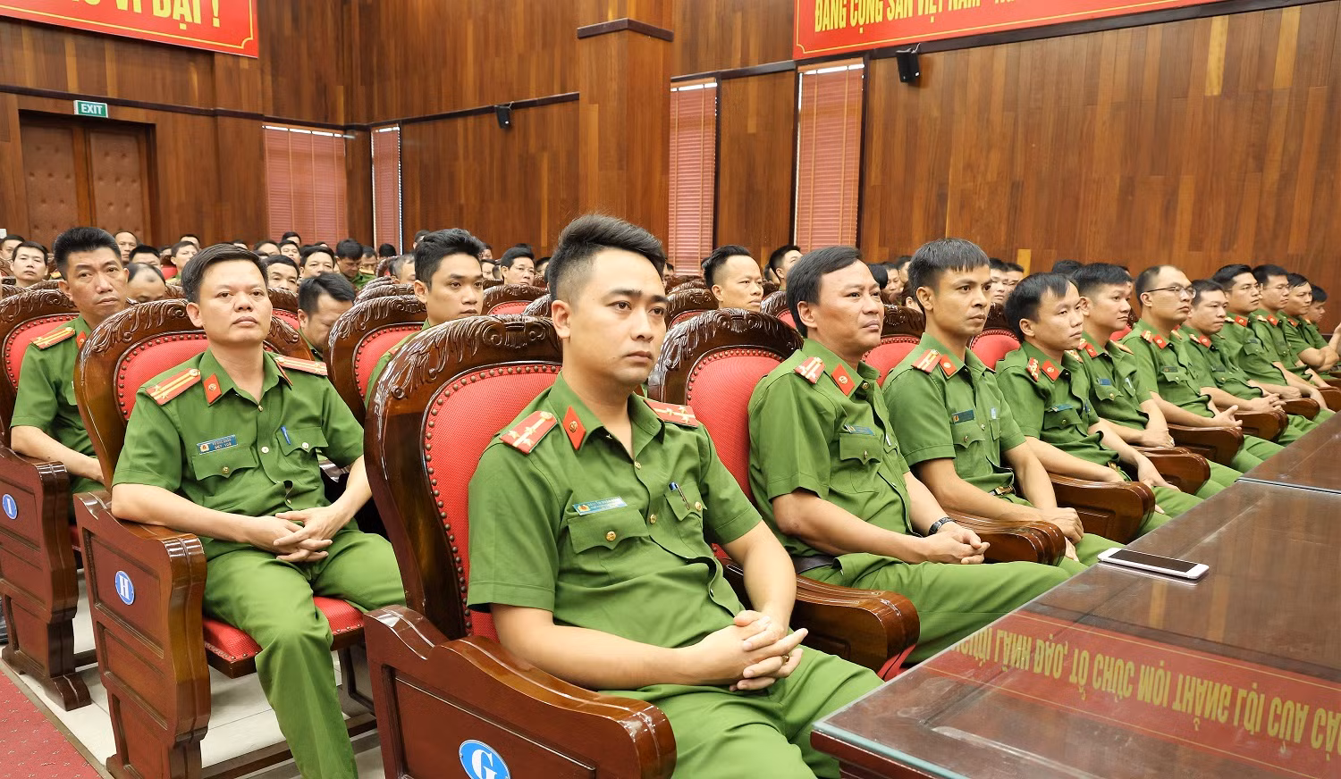 đại biểu công an cấp xã tham dự hội nghị.jpg -0