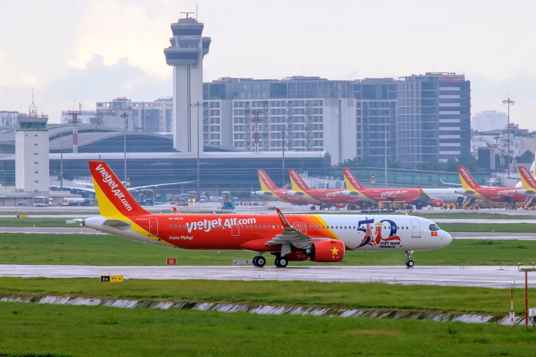 Hàng không Vietjet &nbsp;“bày tiệc” 0 đồng -0