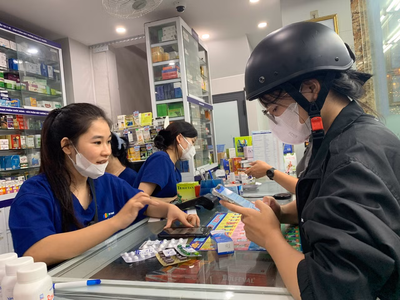 Thuốc không kê đơn bán tràn lan, đề xuất quy định bán thuốc online -0