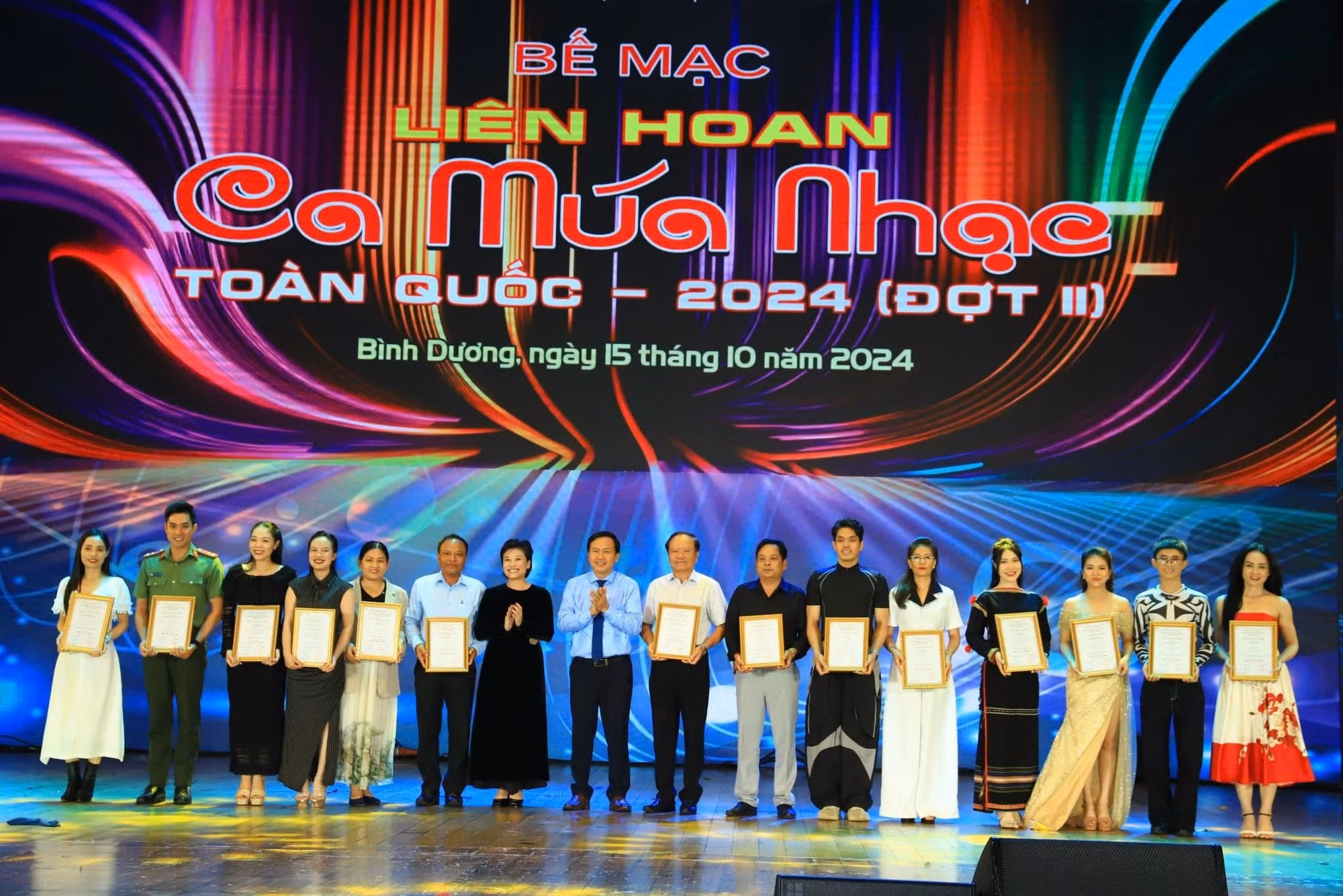 Nhà hát Ca múa nhạc CAND thắng lớn tại Liên hoan Ca múa nhạc toàn quốc -0