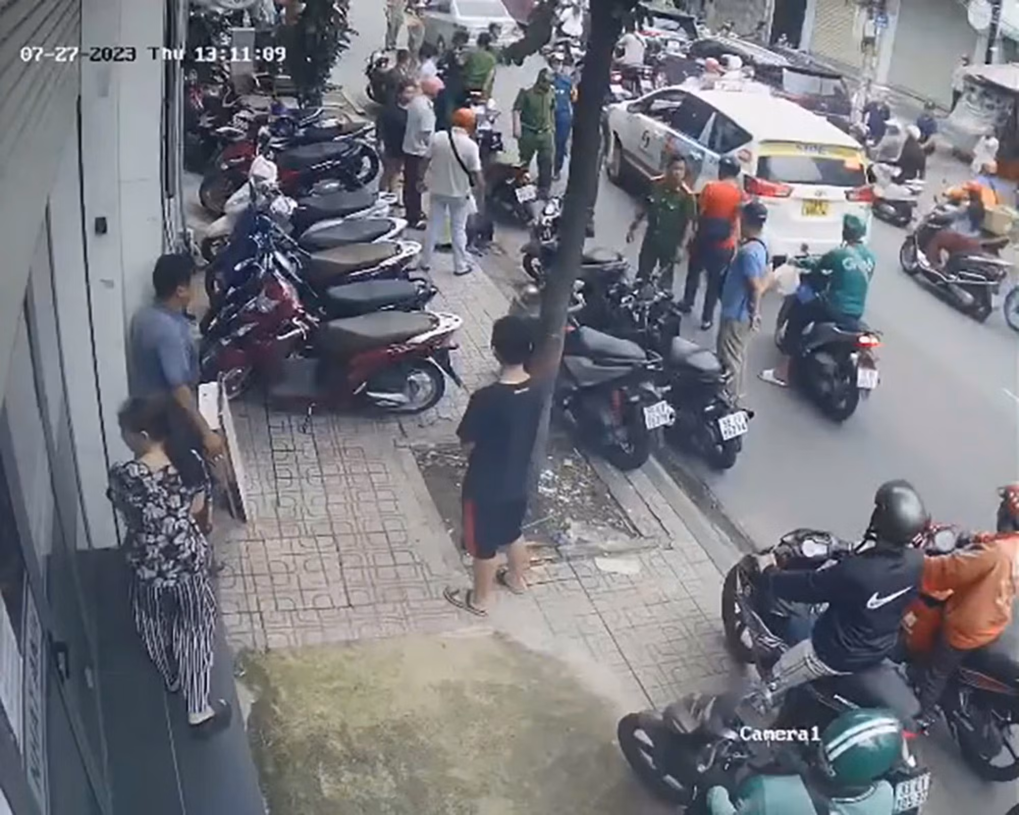 Dùng sà beng đuổi đánh chống người thi hành công vụ -0