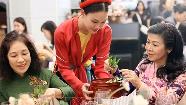 Phu nhân Tổng Bí thư, Chủ tịch nước Tô Lâm gặp mặt Ban Chấp hành Nhóm Phụ nữ Cộng đồng ASEAN