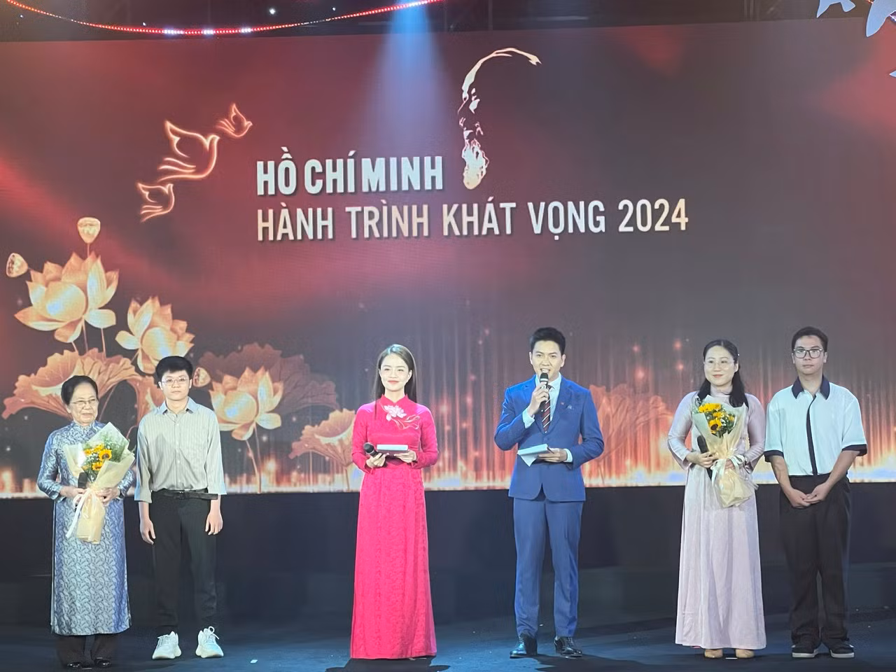 Giao lưu các điển hình tiêu biểu trong học tập và làm theo tư tưởng, đạo đức, phong cách Hồ Chí Minh -0