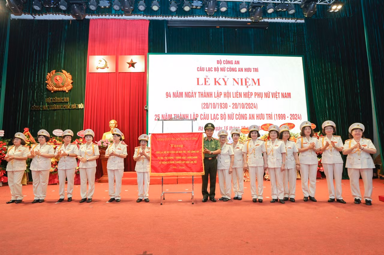 CLB Nữ Công an hưu trí Bộ Công an -0