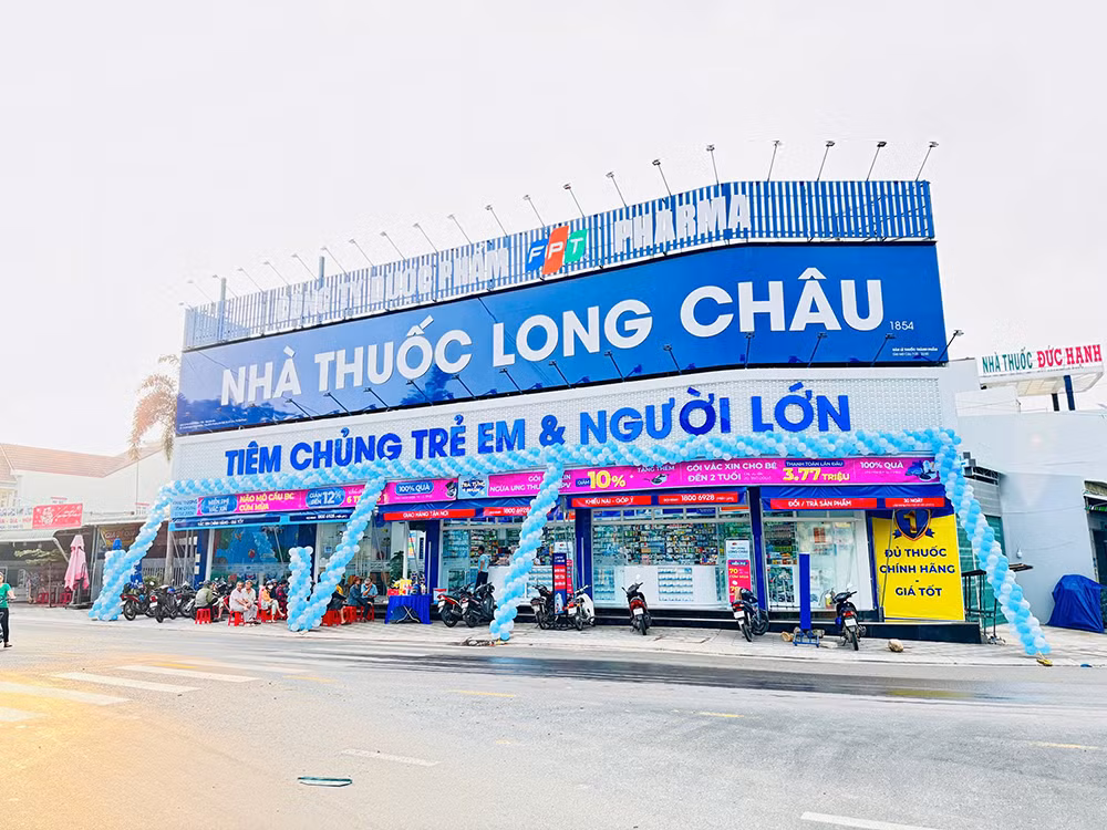 Bác sĩ FPT Long Châu cấp cứu kịp thời bé gái bị hóc dị vật -1