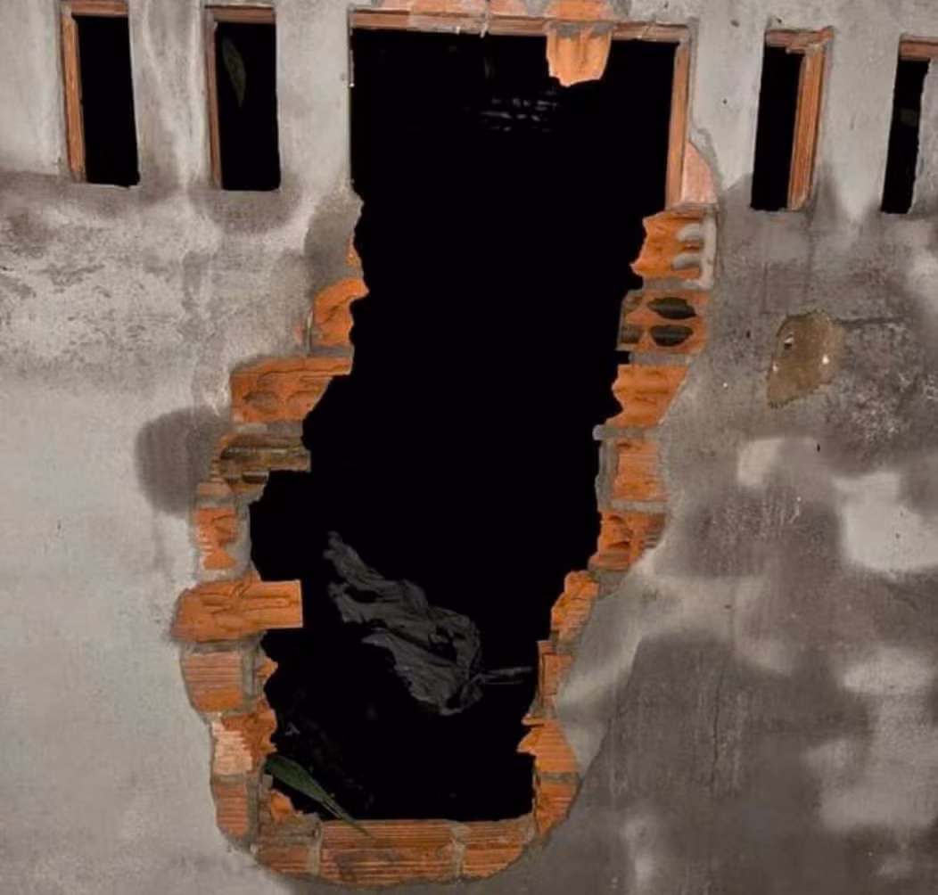  Đã bắt được tên trộm manh động đập tường, phá két cuỗm hàng loạt tiền vàng -0