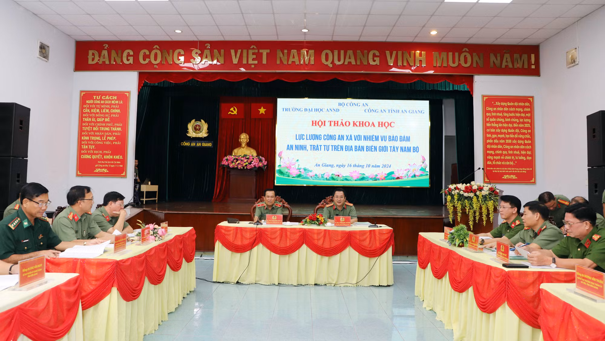 Nâng cao hiệu quả trong bảo đảm ANTT trên tuyến biên giới Tây Nam Bộ của Công an cấp xã -0