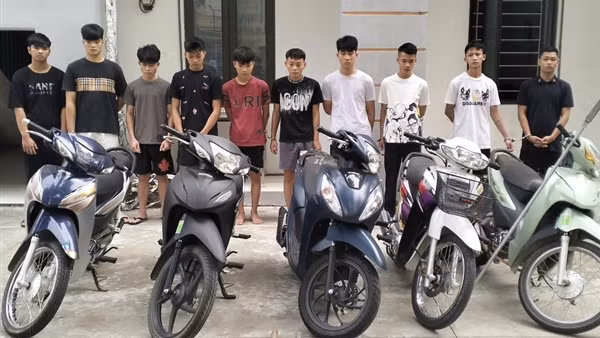 Khởi tố 15 đối tượng gây rối trật tự công cộng