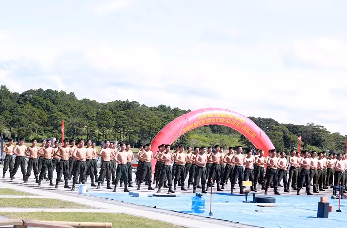 Lực lượng Công an phô diễn sức mạnh tại Đại hội Khỏe Vì An ninh Tổ quốc -3