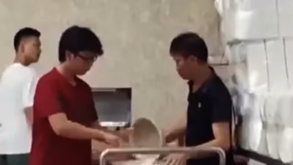 Dừng hợp đồng với đơn vị cung cấp suất ăn sau vụ sinh viên phải ăn cơm, canh thừa