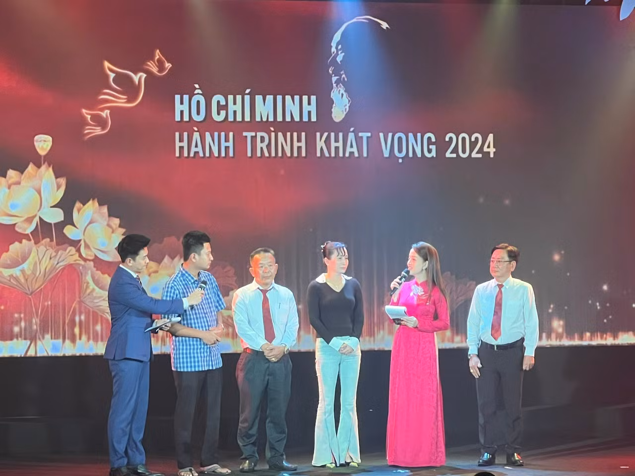 Giao lưu các điển hình tiêu biểu trong học tập và làm theo tư tưởng, đạo đức, phong cách Hồ Chí Minh -0