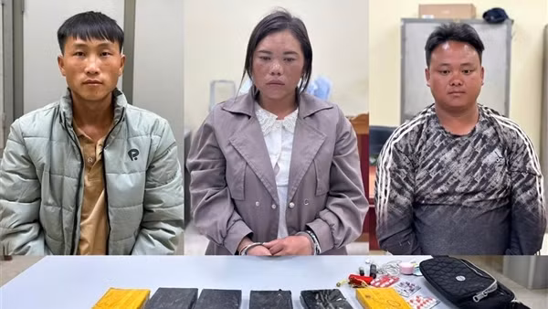 “Cõng” thuê ma túy, 3 đối tượng đưa tay vào còng
