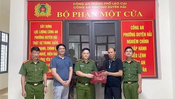 Đi tập thể dục nhặt được 300 triệu đồng