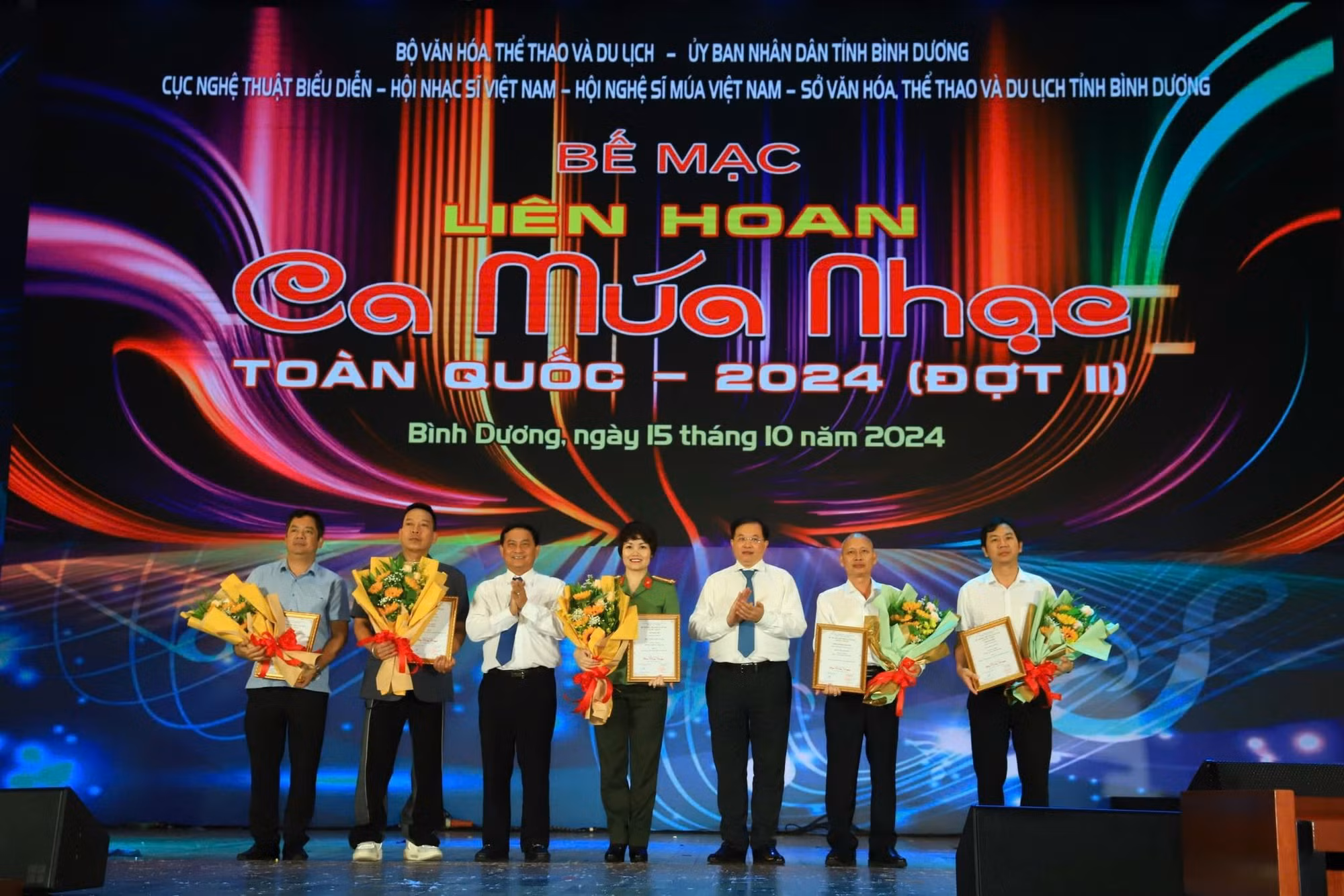 Nhà hát Ca múa nhạc CAND thắng lớn tại Liên hoan Ca múa nhạc toàn quốc -0