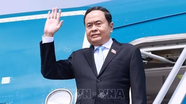 Chủ tịch Quốc hội Trần Thanh Mẫn lên đường thăm chính thức Lào và tham dự Đại hội đồng AIPA-45