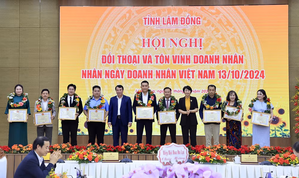 Giám đốc Happy Day Travel được tôn vinh về sự đóng góp cho phát triển du lịch Đà Lạt -0