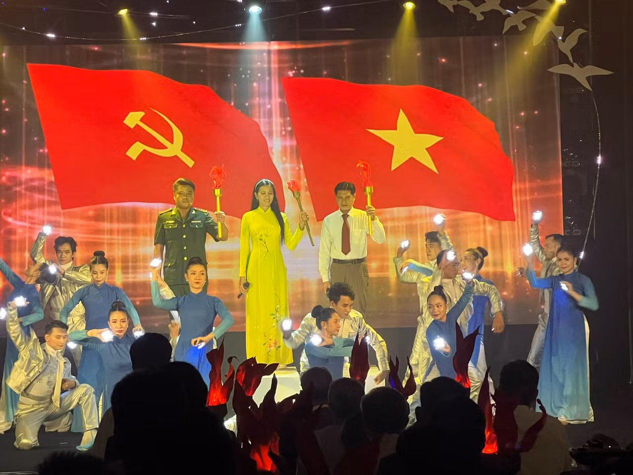 Giao lưu các điển hình tiêu biểu trong học tập và làm theo tư tưởng, đạo đức, phong cách Hồ Chí Minh -0