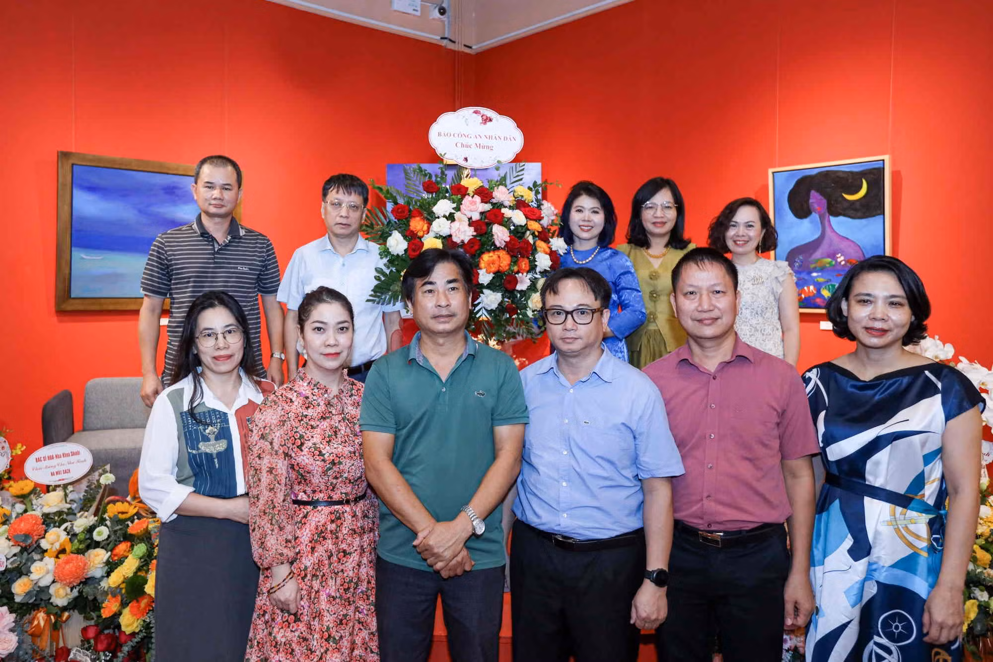 Nhà văn Như Bình: Làm thơ, vẽ tranh là trò chuyện với chính mình -0