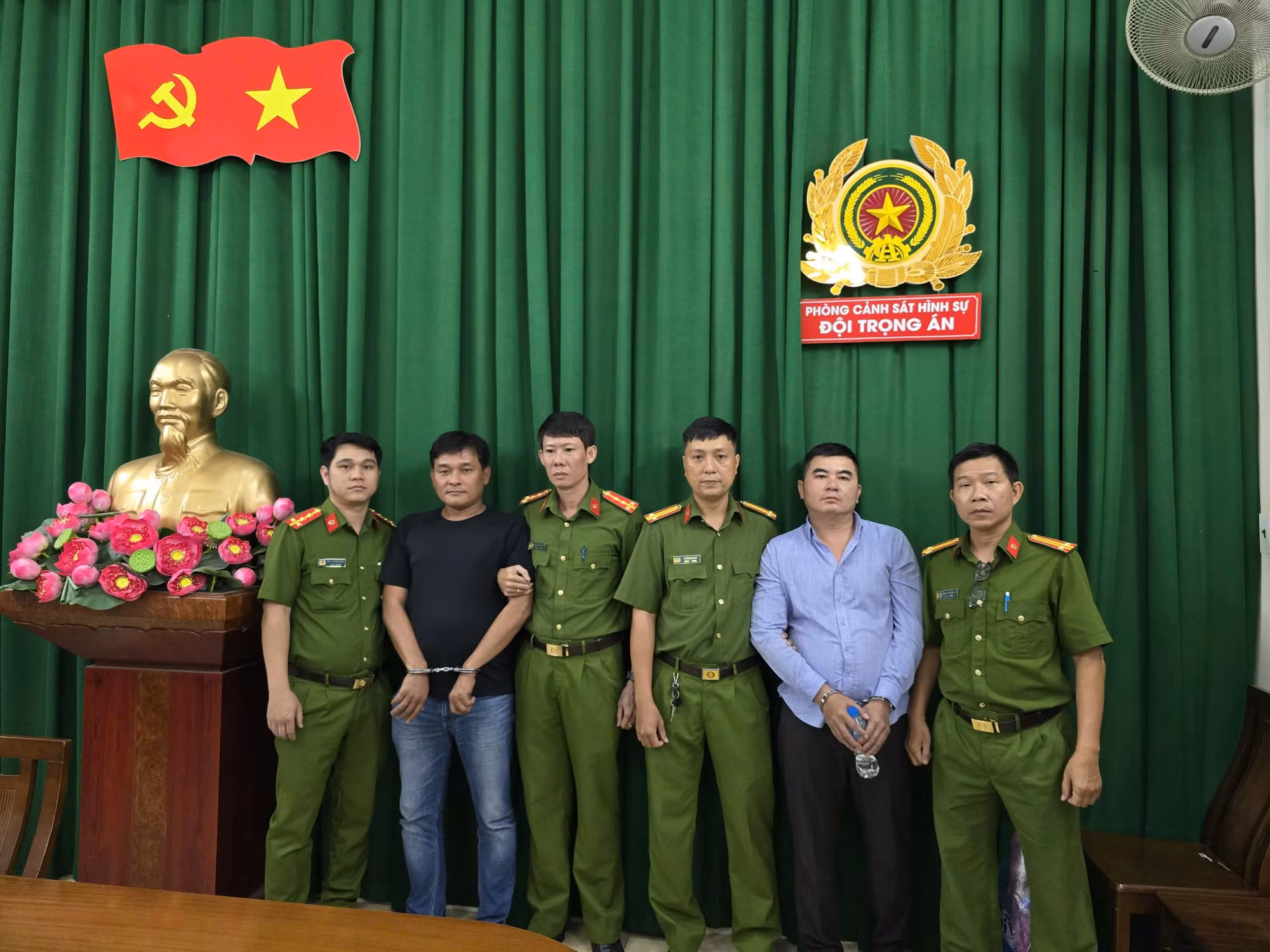 Truy tìm các đối tượng liên quan hai nhóm giang hồ đánh nhau tại tiệc cưới -0