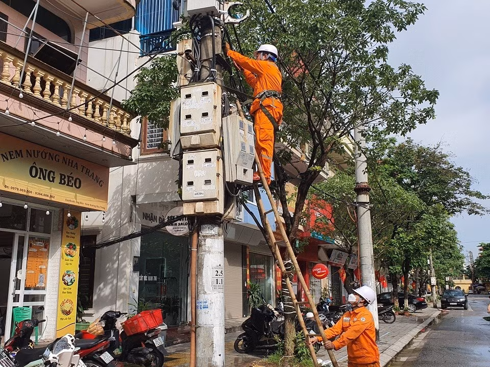 Nắng nóng gay gắt, tiêu thụ điện toàn quốc lần đầu tiên vượt 1 tỷ kWh/ ngày -0