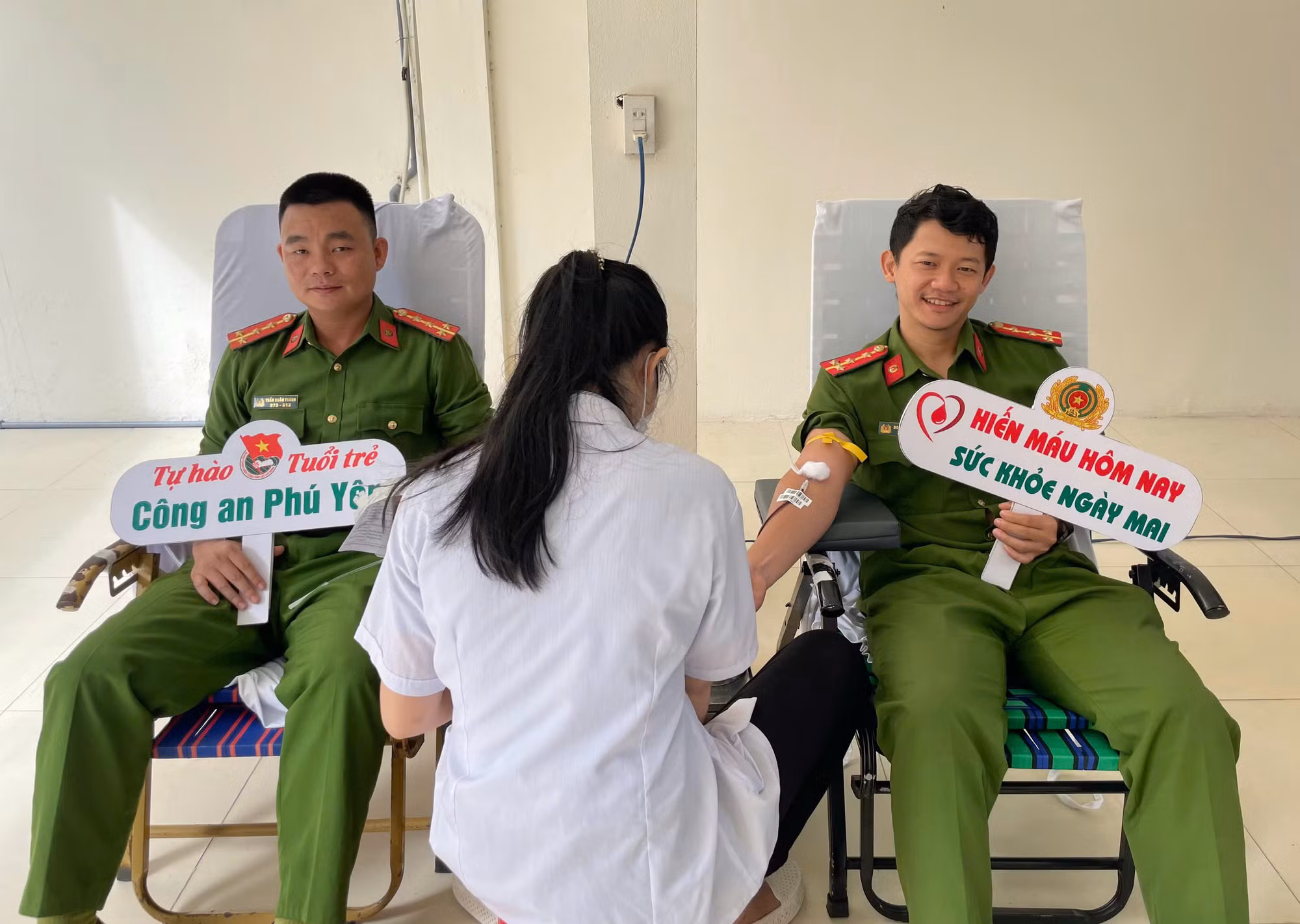  Hơn 200 cán bộ, chiến sĩ Công an tham gia hiến máu tình nguyện -0