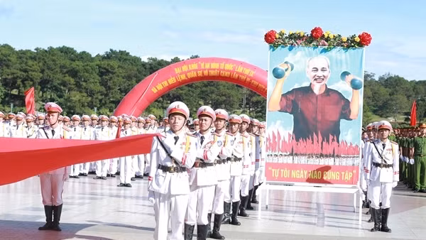 Tưng bừng khai mạc Đại hội Khỏe Vì An ninh Tổ quốc