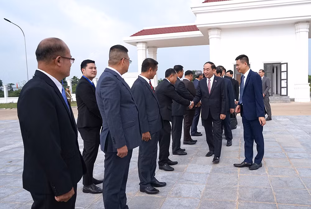 Bộ Công an hai nước Việt Nam – Lào thắt chặt tình đoàn kết, thắm tình hữu nghị -2