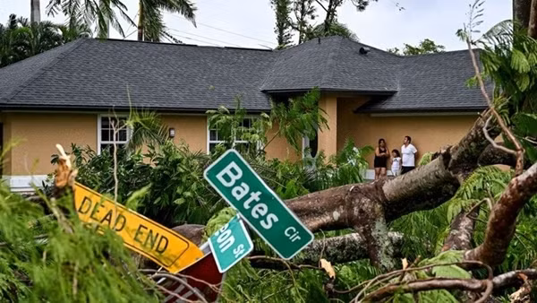 Cận cảnh siêu bão Milton càn quét bang Florida, Mỹ