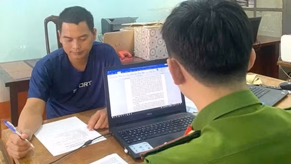 Bắt tạm giam đối tượng cho vay lãi nặng hơn 450%/năm
