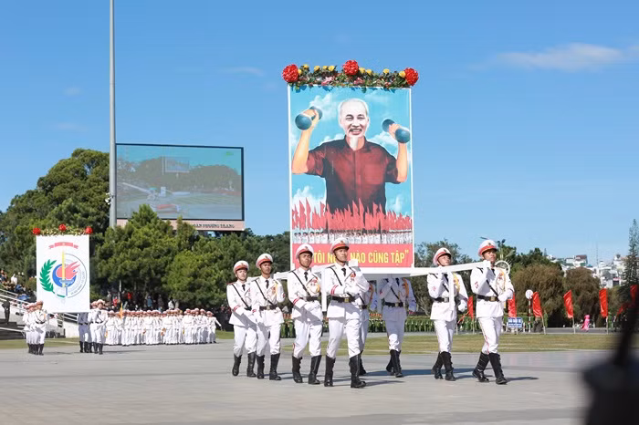 Tưng bừng khai mạc Đại hội Khỏe Vì An ninh Tổ quốc -0