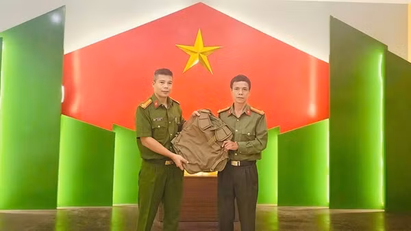 Tiếp nhận trên 4.000 hiện vật là quân hiệu, phù hiệu, huy hiệu Cảnh sát các nước